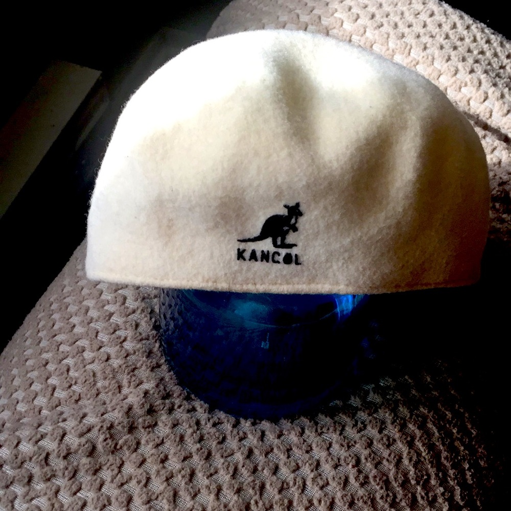 Cream colored kangol cap Size small wool cap
